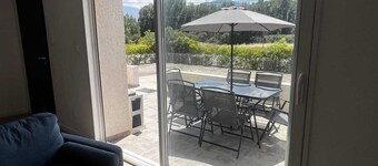 Cosy apartment ideally located in the center of Corsica, close to hiking and beaches.