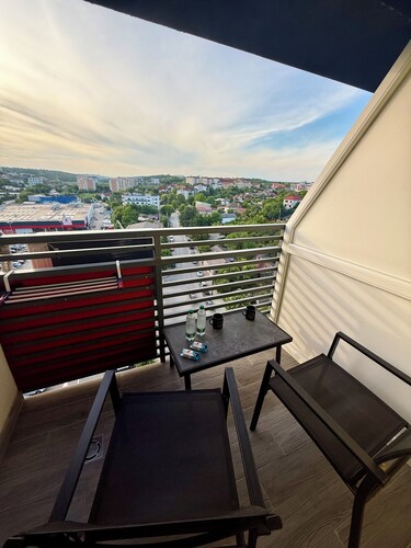 Cozy 2-bedroom apartment in tranquil Iași with AC