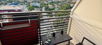 Cozy 2-bedroom apartment in tranquil Iași with AC