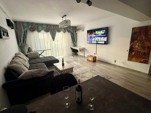 Cozy 2-bedroom apartment in tranquil Iași with AC
