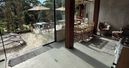 House with infinity pool in Serra de Cantareira
