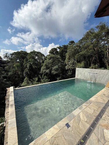 House with infinity pool in Serra de Cantareira