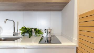 Micro-ondes, four, plaque de cuisson