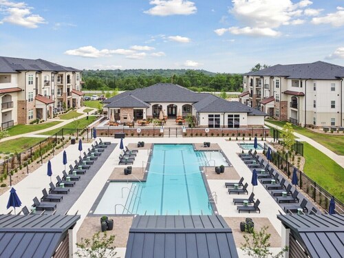 Modern 2-Bed/2-Bath Apartment in 2024 Complex - Owasso, OK