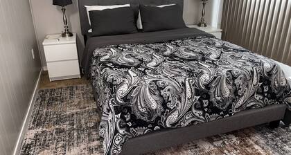 Cozy 2 Queen Beds + Sofa Bed | Private Entry