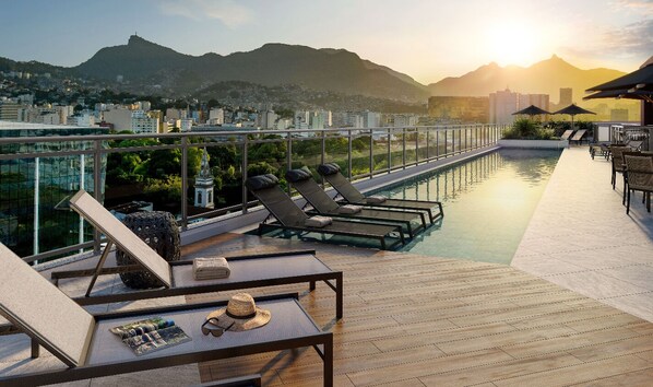 Pool - Apartment in downtown Rio with pool, gym, and subway station right outside. (Rio de Janeiro)