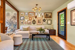 A living room with a sofa, coffee table, and patterned rug. - Creekview Catskill Lodge & Mountain Views (Jefferson Heights)