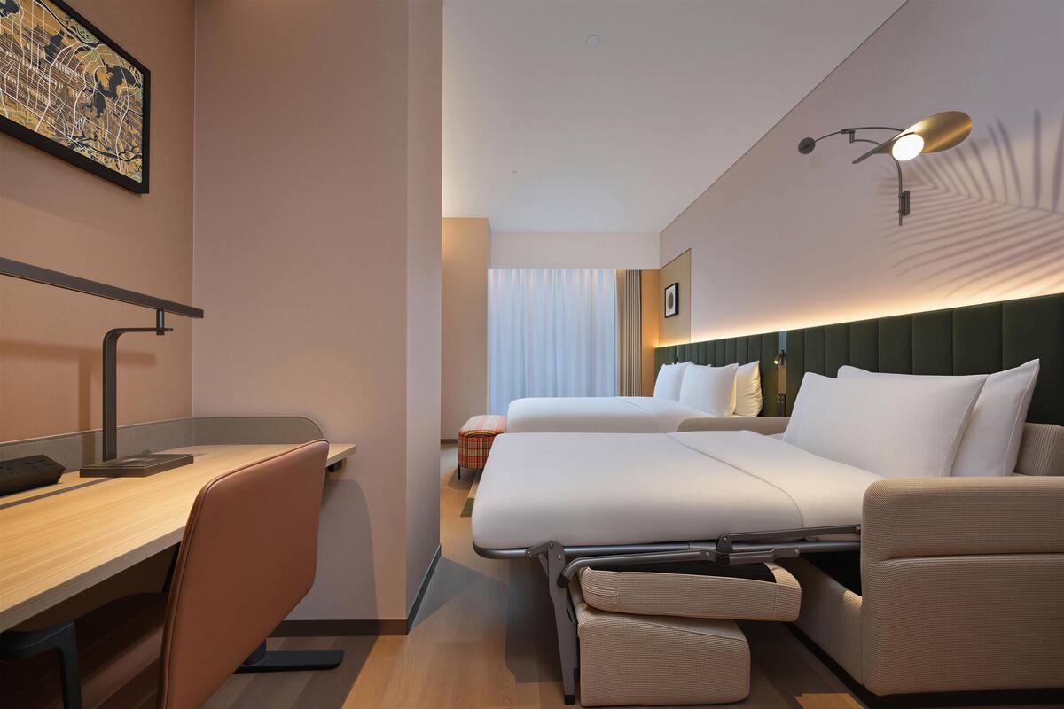 Deluxe Room, 1 King Bed with Sofa bed | Living area