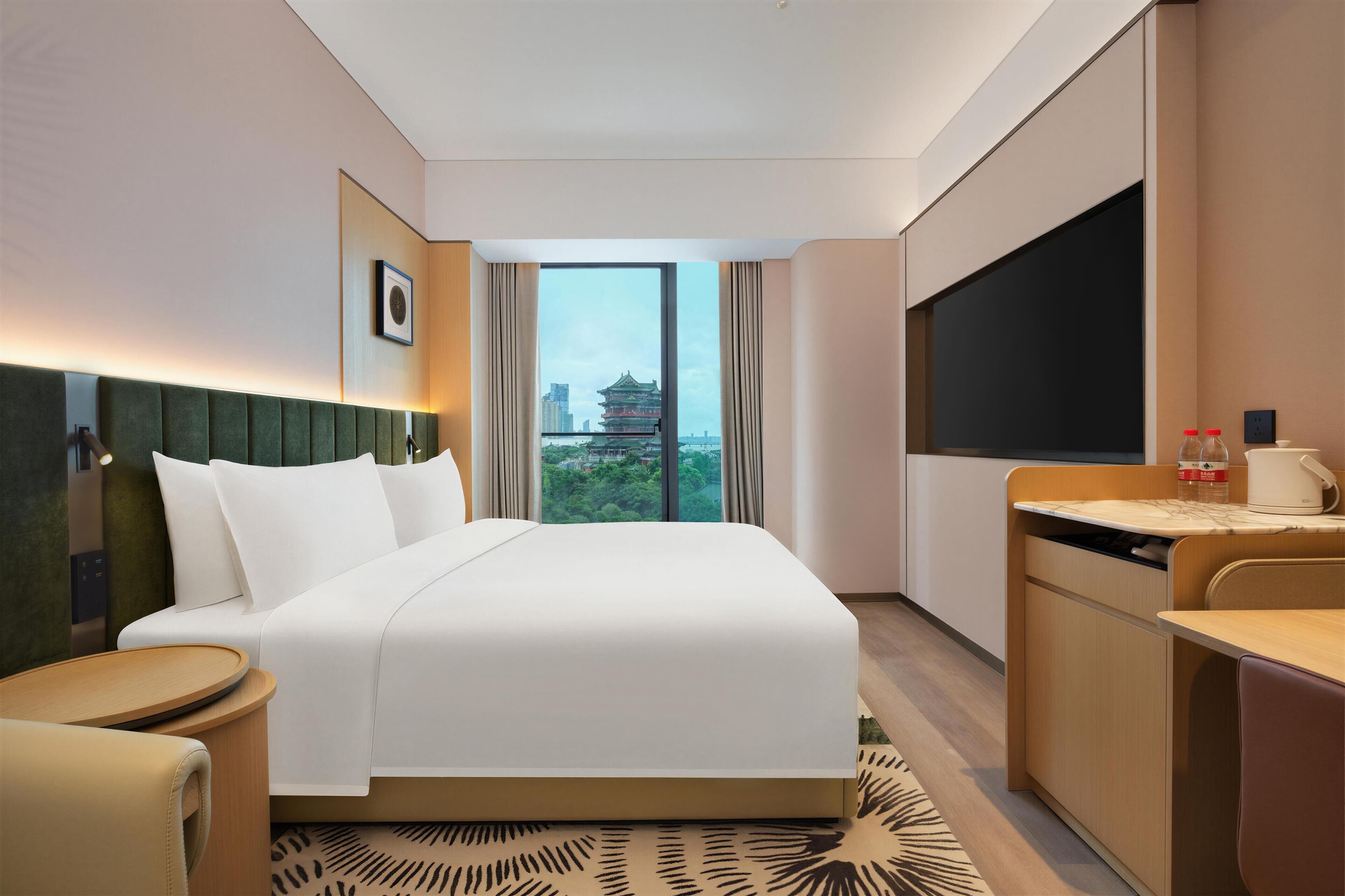 Room, 1 King Bed, Bay View (Pavilion View) | Free WiFi