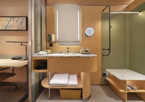 Room, 2 Single Beds | Bathroom - Hilton Garden Inn Nanchang Tengwang Pavilion (Nanchang)