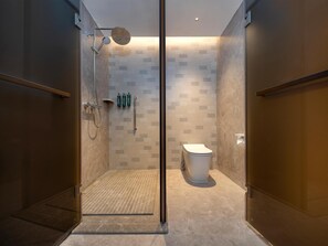 Deluxe Room, 1 King Bed with Sofa bed | Bathroom - Hilton Garden Inn Nanchang Tengwang Pavilion (Nanchang)