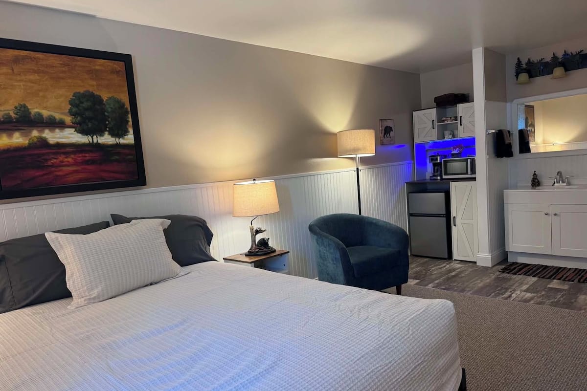 Superior Cabin | Individually decorated, individually furnished, free WiFi, bed sheets