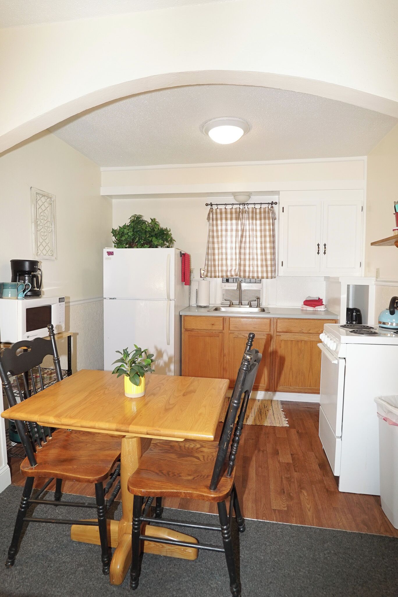 Superior Studio Suite | Private kitchen | Coffee/tea maker, fridge, microwave, freezer