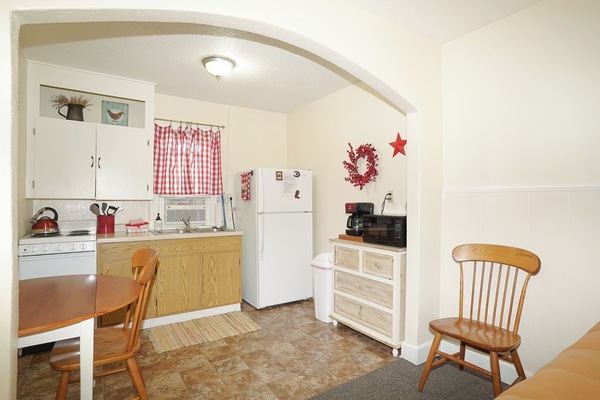 Family Studio Suite | Private kitchen | Coffee/tea maker, fridge, microwave, freezer