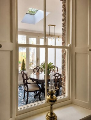 A dining area with a table and chairs, a potted plant, and a decorative lamp. - No.60 Sligo (Sligo)