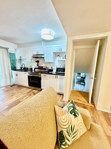 Modern Abbotsford Retreat | Private Suite Near Downtown | Sleeps 4