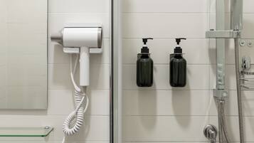 Doppelzimmer, Stadtblick | Badezimmer