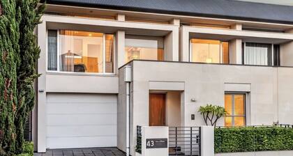 Margaret House | Elegant City-Fringe Escape