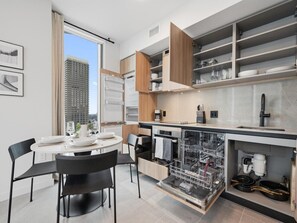 Kühlschrank, Ofen, Herdplatte, Geschirrspüler
