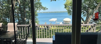 4-bedroom Leech Lake Retreat on Quiet Agency Bay