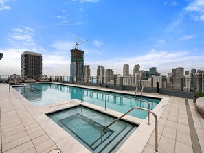 Outdoor pool - 501 First 2001 Ocean View Corner Two Bedroom (Miami)