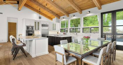 NEW! Elegant Snowmass Village Family Escape W/ Hot Tub, 2 Decks, Luxury Finishes | Snowmass Classic