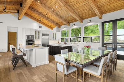Elegant Snowmass Village Family Escape W/ Hot Tub, 2 Decks, Luxury Finishes | Snowmass Classic