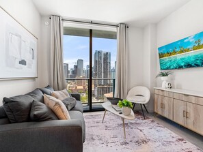 Smart TV - 501 First #1902 Modern Miami Urban Escape (Miami)
