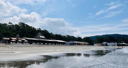 Spacious villa in Hayama, 10 minutes walk to the beach, BBQ on the roof terrace!