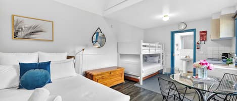 WiFi, bed sheets