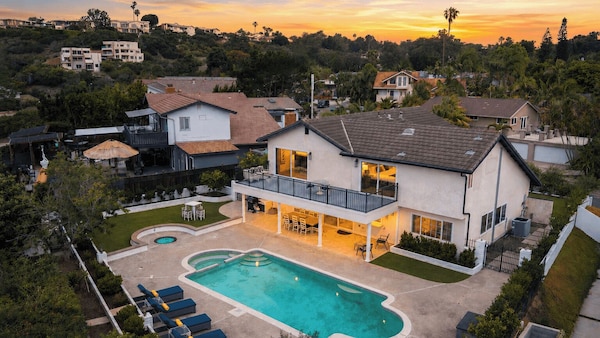 Skyline Palms By Avantstay Pool + 2 Hot Tubs + Outdoor Dining Near La Jolla + Pacific Beach - San Diego, CA