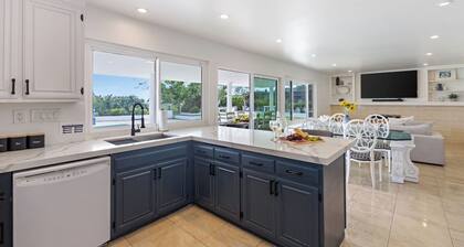 Skyline Palms by Avantstay Pool + 2 Hot Tubs + Outdoor Dining Near La Jolla + Pacific Beach