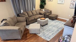 Smart TV, fireplace, DVD player - The Little Cabin That Could- Tucked in the Woods (Show Low)