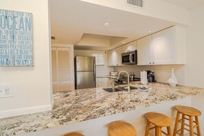 Coffee/tea maker, fridge, microwave, oven - Ocean Village Club J36, 2/2 in Gated Community! (St. Augustine)
