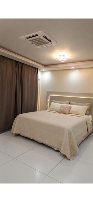 Room - Vrbo Property (Barcarena)