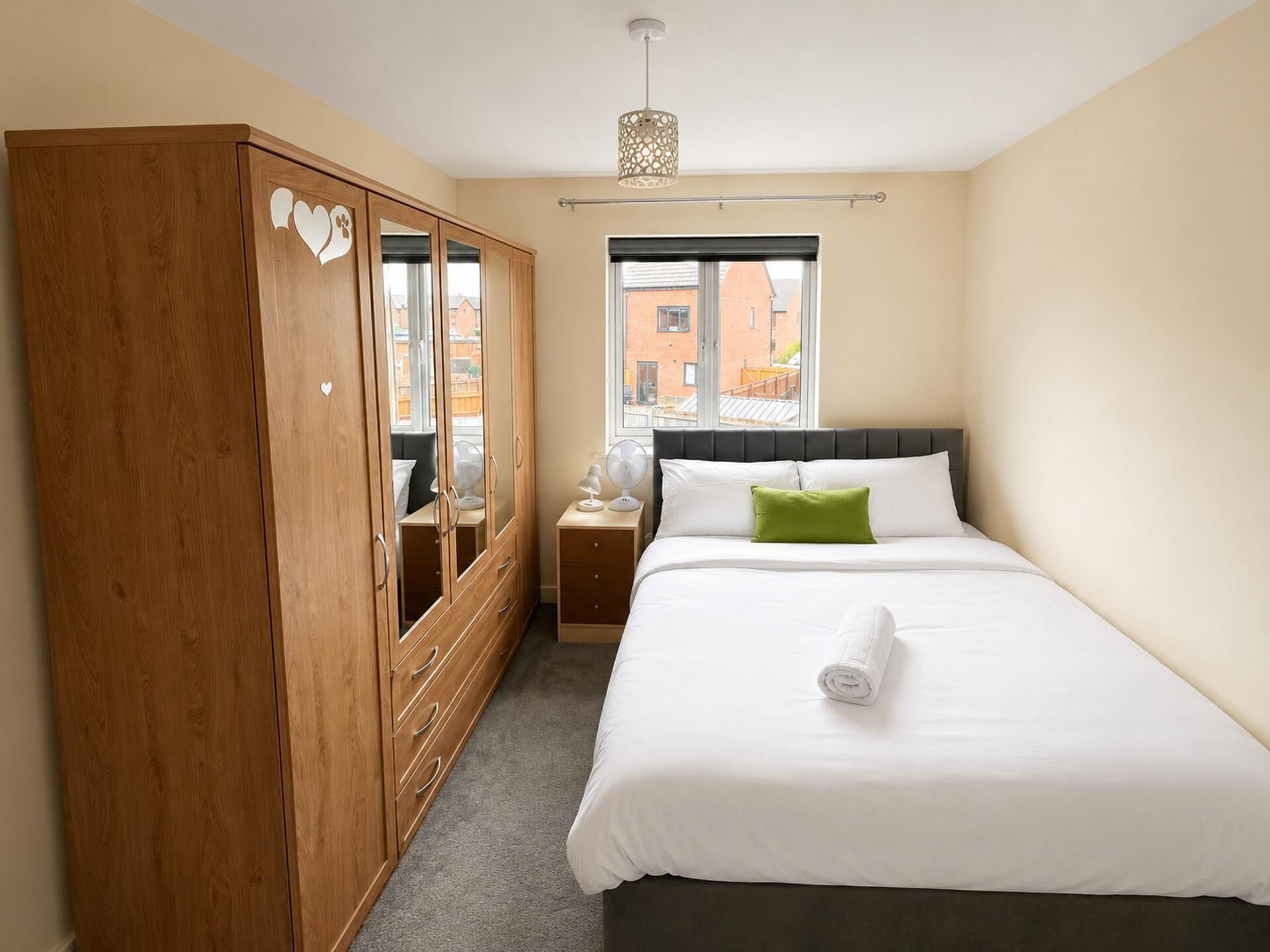 4 bedrooms, iron/ironing board, WiFi (free), bed sheets