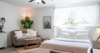 The Fern | Bright Studio Near the Beach