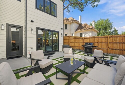 LoHi 5BR | Rooftop Fire Pit | Theater | Gym