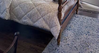 Linden Leaf Gasthaus Inn Apartment Pet friendly Country walks, just off hwy 416