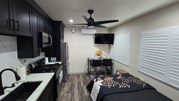 Room - Cozy Tiny Home For 2 People Studio Type near LA (Norwalk)