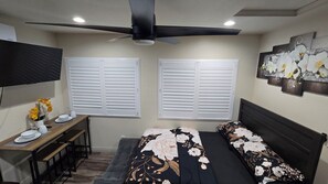 Room - Cozy Tiny Home For 2 People Studio Type near LA (Norwalk)