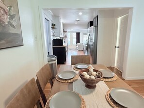 Dining - Home near DFW Airport & Arlington World Cup. Perfect for groups and families. (Irving)