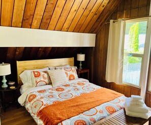 3 bedrooms, iron/ironing board, WiFi (free), bed sheets