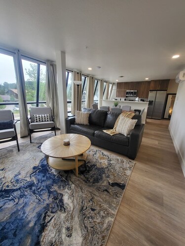 Beautiful Mountain Views in the Heart of Evergreen