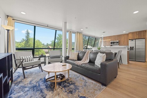 Beautiful Mountain Views in the Heart of Evergreen