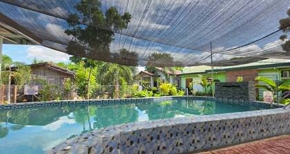 Soothing 3-bedroom bed & breakfast in charming Villasis with AC.
