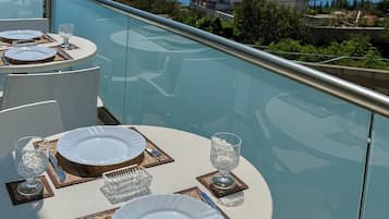 Apartamento superior, sacada, vista para o mar | Fachada