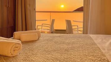 Superior Apartment, Balcony, Sea View | Soundproofing, iron/ironing board, free WiFi