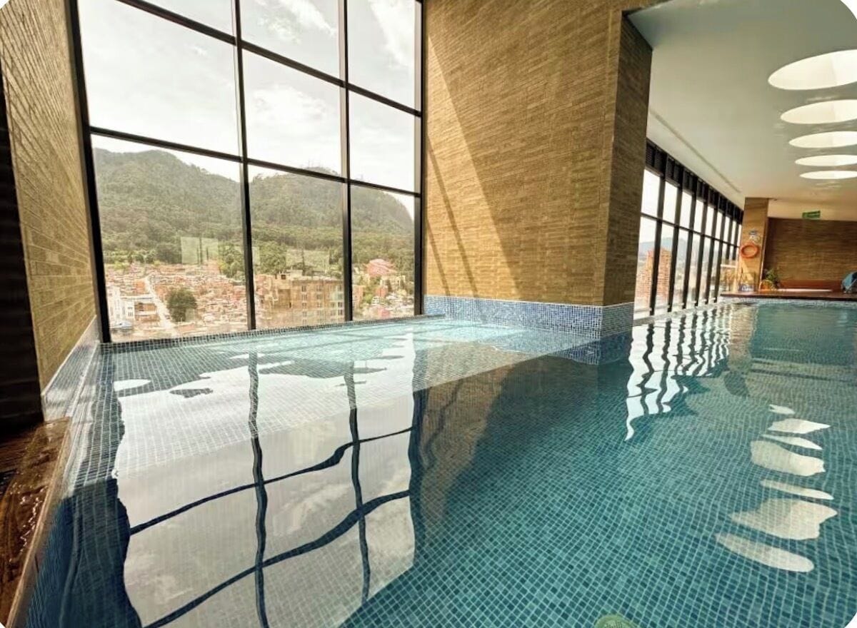 Piscina interna, piscina aquecida