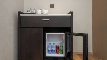 Standard Double or Twin Room, City View | Interior